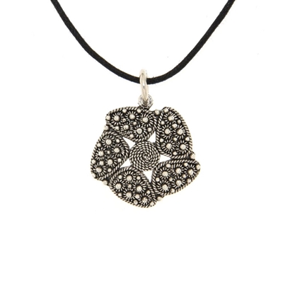 Silver pendant ´flower of Sardinian filigree´